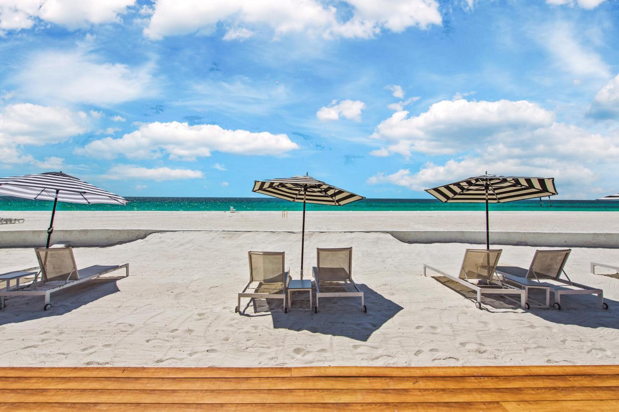 Seabreeze At Anna Maria Island Inn เบรเดนทันบีช ภายนอก รูปภาพ